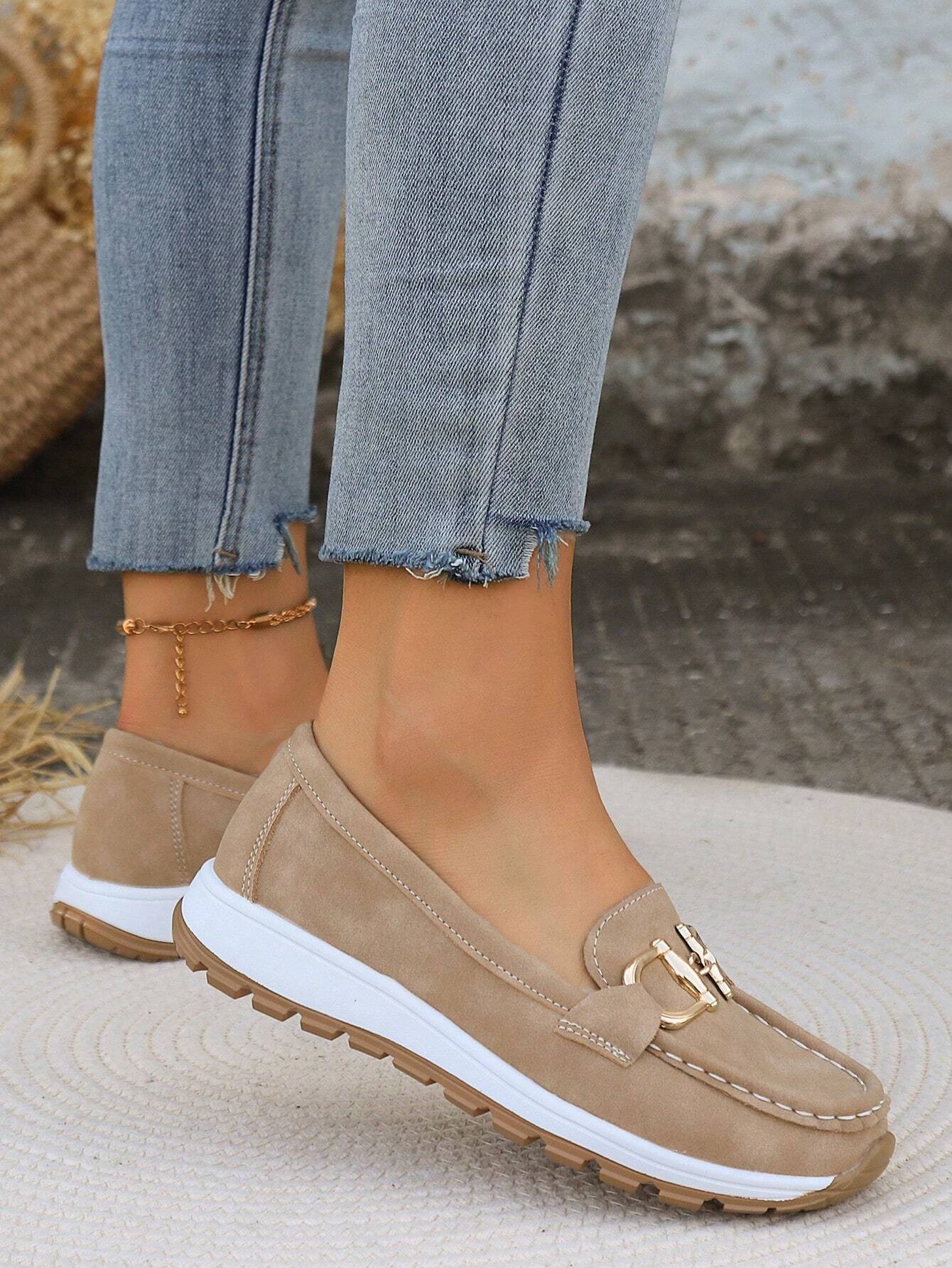 Dames Beige Comfort Loafers | Elegante Slip-On Instappers met Gouden Gesp 3