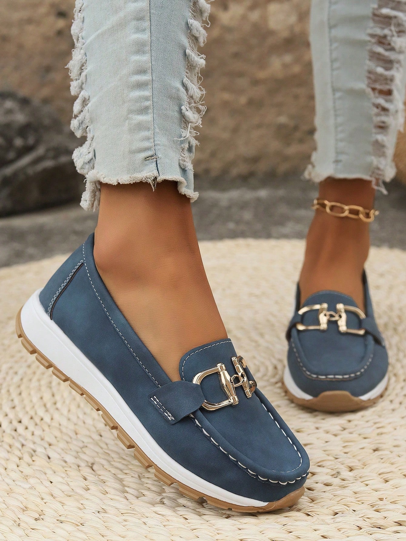 Dames Beige Comfort Loafers | Elegante Slip-On Instappers met Gouden Gesp 8