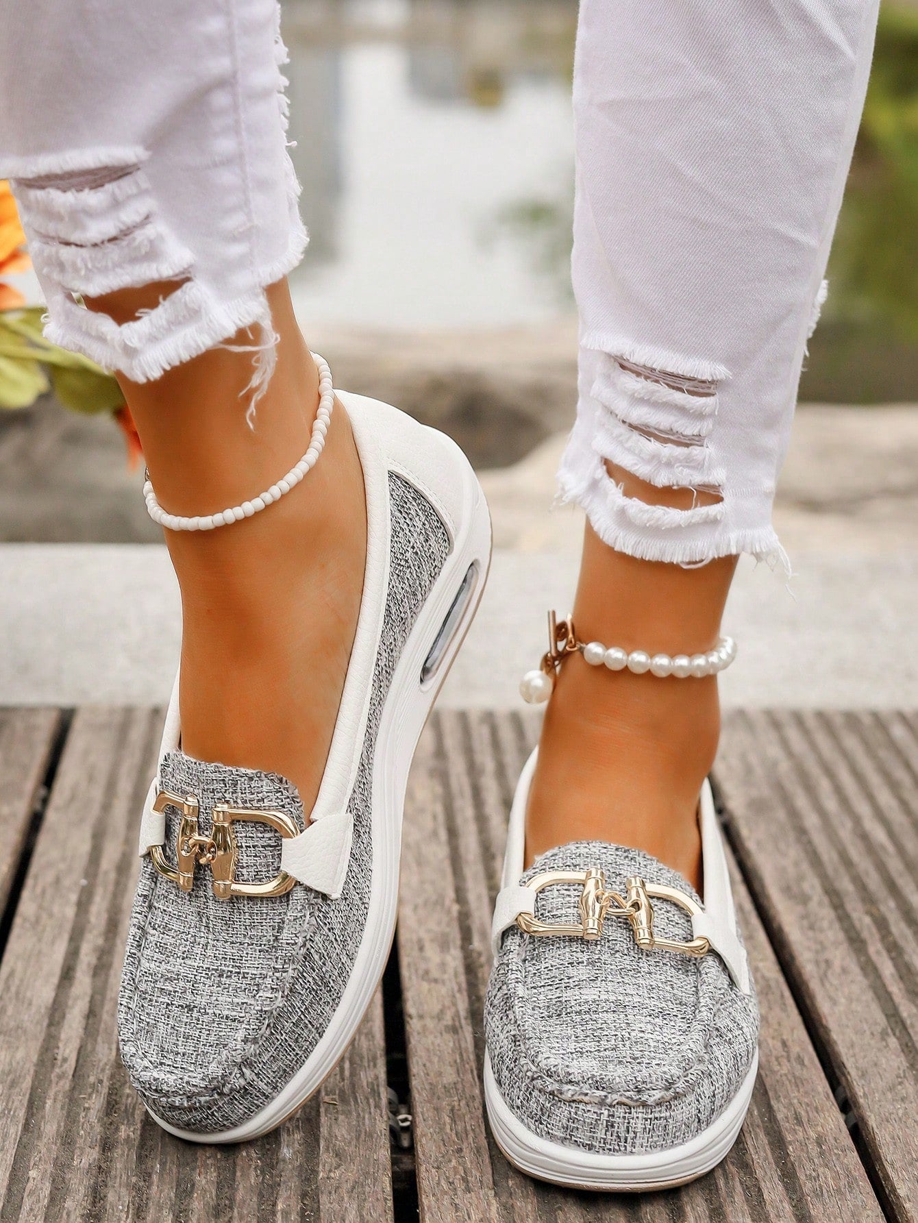 Dames Beige Comfort Loafers | Elegante Slip-On Instappers met Gouden Gesp 9
