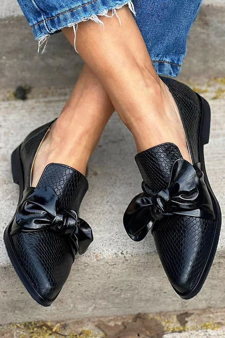 Dames Zwarte Textured Instappers | Elegante Slip-On Loafers met Strik 0