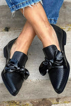 Dames Zwarte Textured Instappers | Elegante Slip-On Loafers met Strik 0