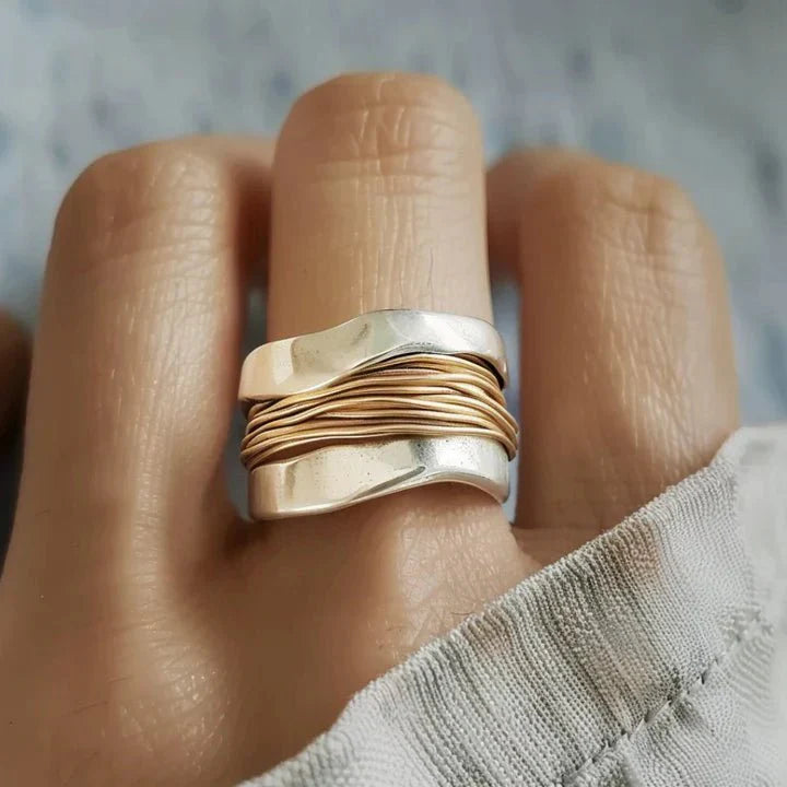 Vrouwen's Elegante DualTone Ring | Tijdloos Sieraad voor Elke Gelegenheid 0