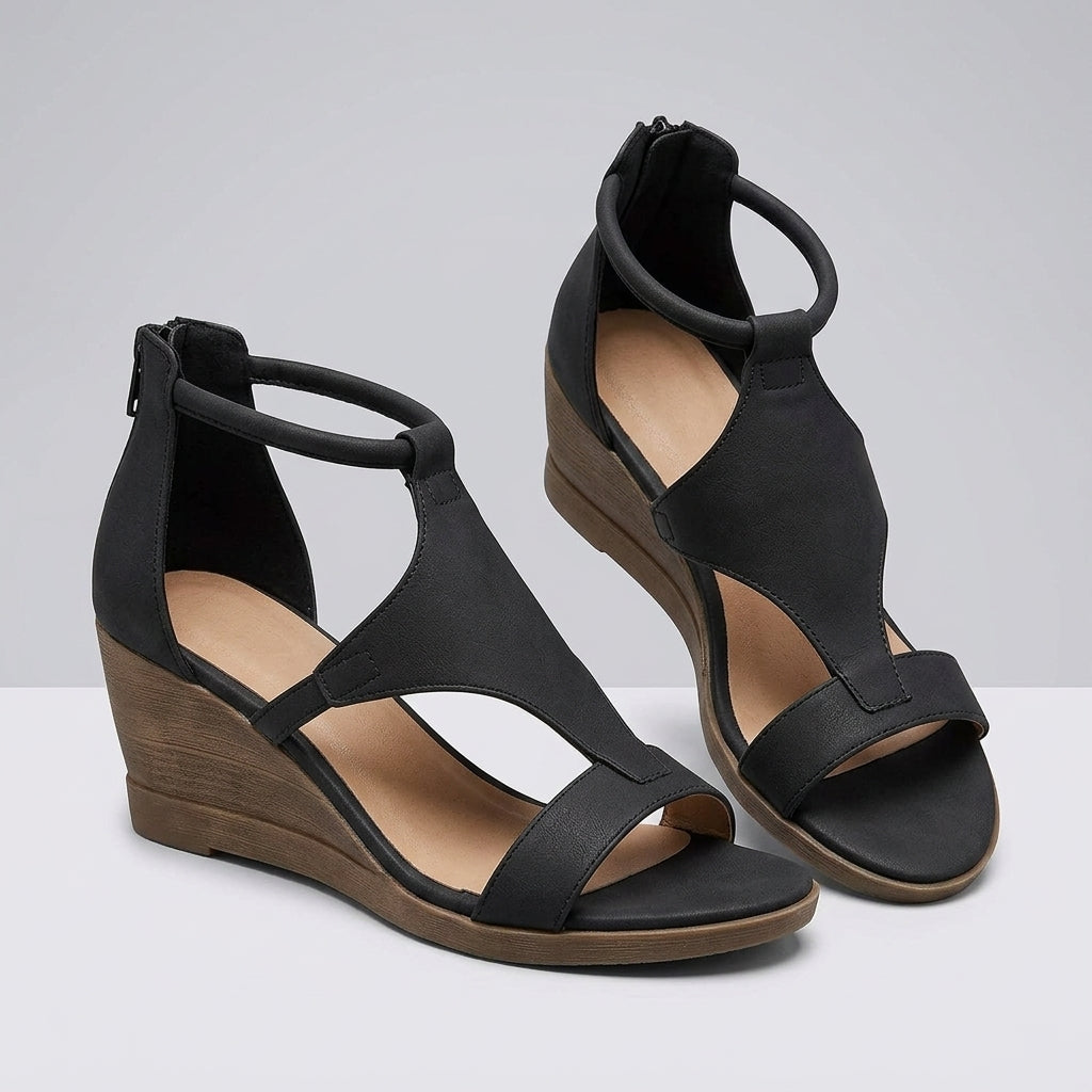 Professional e-commerce product photography, edit the provided images. Use the provided image as the product. Preserve the exact product shape, logo, colors, textures, and proportions. Do not alter, reshape, recolor, or add features to the product. clean studio backdrop, neutral grey gradient, flat even lighting, minimal shadows. close-up shot, head and neck, face and collar visible. high resolution, commercial quality, sharp focus

MAAK EEN MOOIE FOTO ER VAN