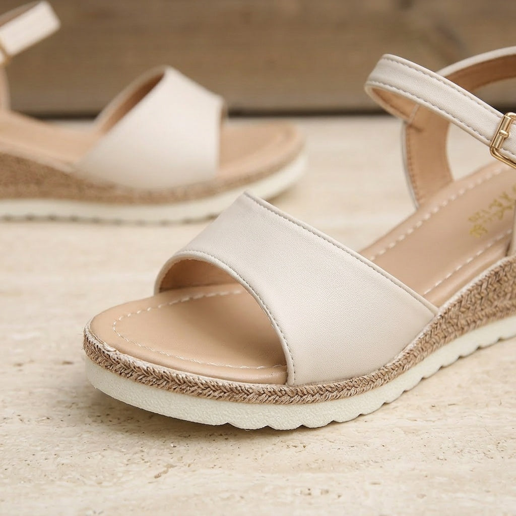 Professional e-commerce product photography, edit the provided images. Use the provided image as the product. Preserve the exact product shape, logo, colors, textures, and proportions. Do not alter, reshape, recolor, or add features to the product. macro close-up lens, extreme detail, very shallow depth of field. high resolution, commercial quality, sharp focus